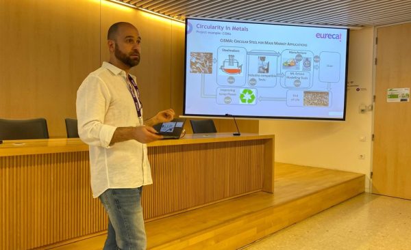 IMG-20240725-WA0010 CiSMA coordinator Jaume Pujante presenting the project to the Cluster of the Automotive Industry of Catalonia