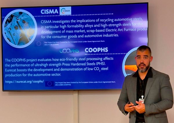David Frómeta presenting CiSMA at CSIC-CENIM.